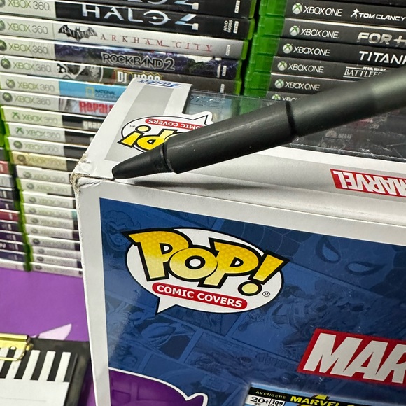 Hawkeye Funko pop With Comic Book #32

In like new condition - Picture 6 of 7